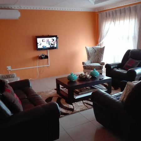 Khutsong Guests House 호텔 버거스포트 외부 사진